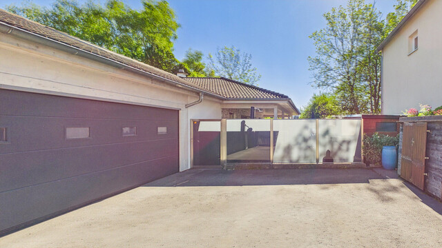 Meiningen | Stilvoller Bungalow mit Holzpool in ruhiger Lage