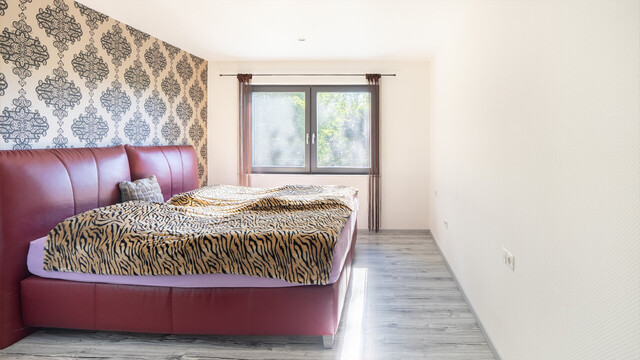 Meiningen | Stilvoller Bungalow mit Holzpool in ruhiger Lage