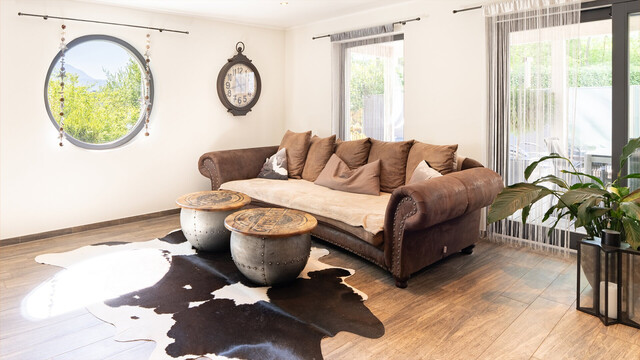 Meiningen | Stilvoller Bungalow mit Holzpool in ruhiger Lage