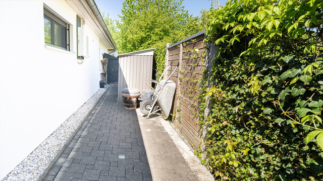 Meiningen | Stilvoller Bungalow mit Holzpool in ruhiger Lage