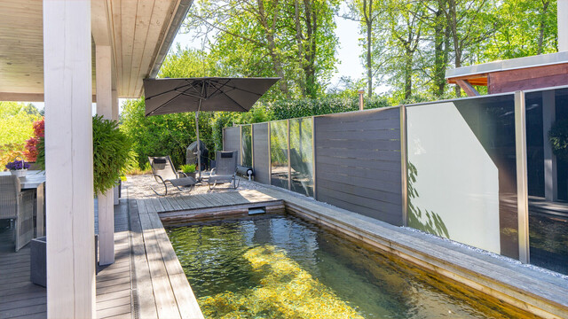 Meiningen | Stilvoller Bungalow mit Holzpool in ruhiger Lage