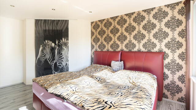 Meiningen | Stilvoller Bungalow mit Holzpool in ruhiger Lage