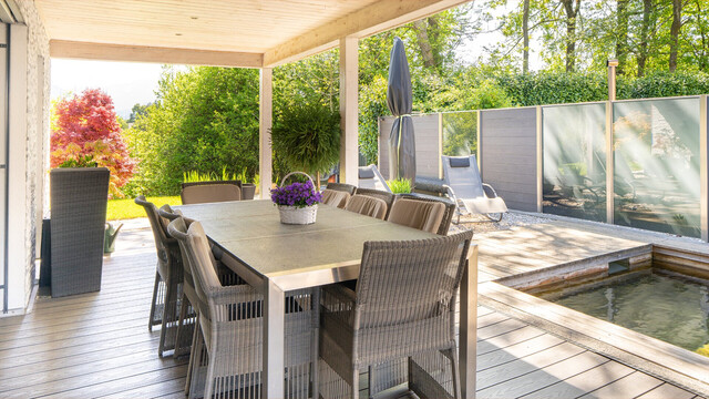 Meiningen | Stilvoller Bungalow mit Holzpool in ruhiger Lage