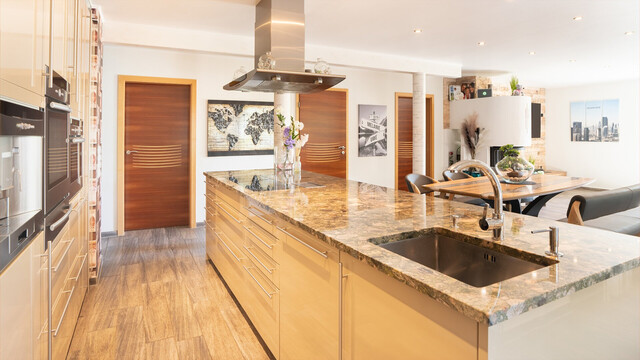 Meiningen | Stilvoller Bungalow mit Holzpool in ruhiger Lage