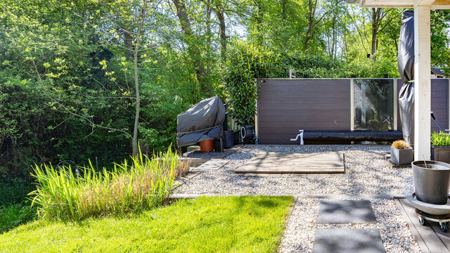Meiningen | Stilvoller Bungalow mit Holzpool in ruhiger Lage