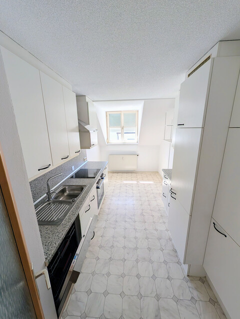 Helle 3,5-Zimmer-Dachgeschosswohnung mit Loggia, Tiefgarage und Top-Raumaufteilung in Kennelbach