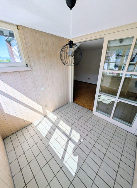 Helle 3,5-Zimmer-Dachgeschosswohnung mit Loggia, Tiefgarage und Top-Raumaufteilung in Kennelbach