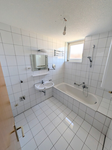 Helle 3,5-Zimmer-Dachgeschosswohnung mit Loggia, Tiefgarage und Top-Raumaufteilung in Kennelbach