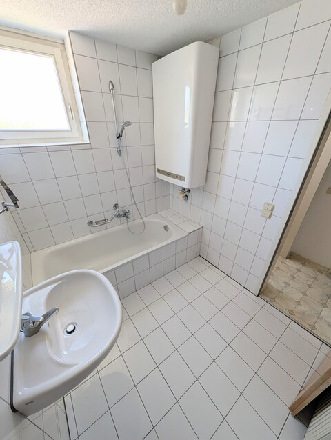 Helle 3,5-Zimmer-Dachgeschosswohnung mit Loggia, Tiefgarage und Top-Raumaufteilung in Kennelbach