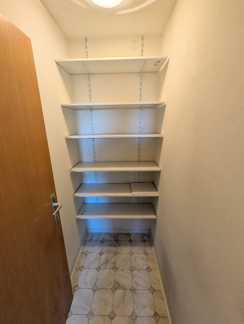 Helle 3,5-Zimmer-Dachgeschosswohnung mit Loggia, Tiefgarage und Top-Raumaufteilung in Kennelbach