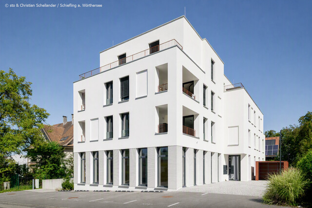 Moderne Geschäftsfläche im Erdgeschoss mit direktem Zugang und Stellplätzen