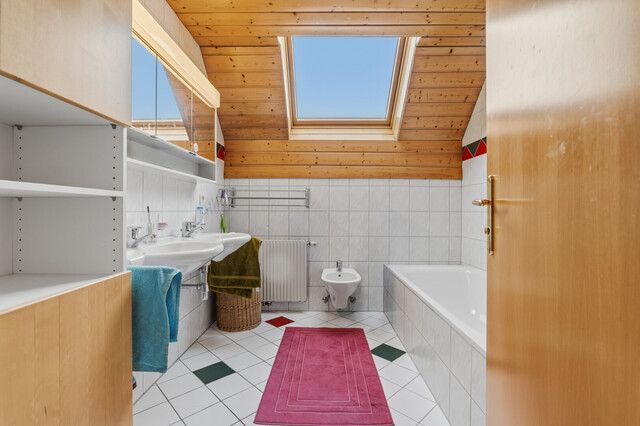 Schönes Wohnhaus mit Entwicklungsmöglichkeiten in bester Lage