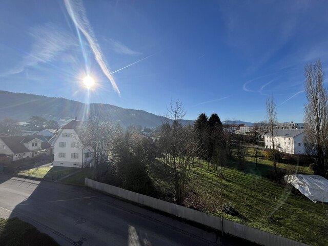 Wohnen in Seenähe: 3-Zimmer-Wohnung mit Süd-Balkon und See- & Bergblick