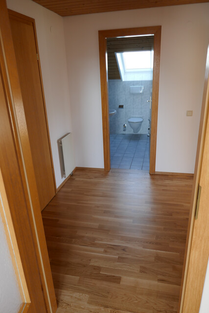 Helle und gemütliche 2-Zi Dachwohnung in ruhiger und zentraler Lage in Gisingen ab sofort zu vermieten