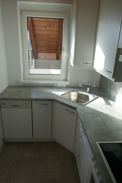 Helle und gemütliche 2-Zi Dachwohnung in ruhiger und zentraler Lage in Gisingen ab sofort zu vermieten