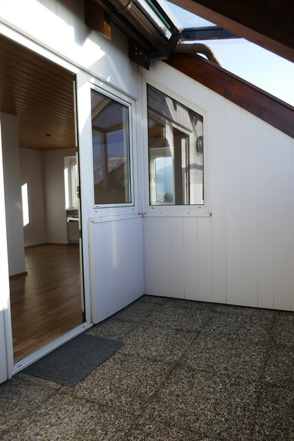 Helle und gemütliche 2-Zi Dachwohnung in ruhiger und zentraler Lage in Gisingen ab sofort zu vermieten