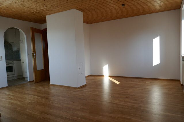 Helle und gemütliche 2-Zi Dachwohnung in ruhiger und zentraler Lage in Gisingen ab sofort zu vermieten