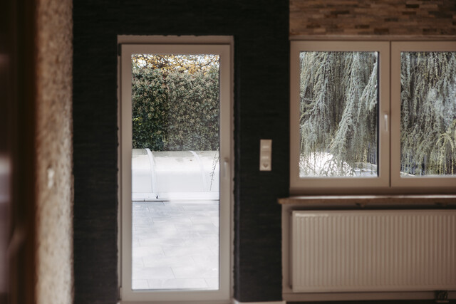 Bungalow mit Garagengebäude 