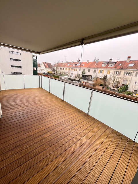 Stilvoll wohnen in Seenähe – renovierte 4-Zimmer-Wohnung mit Fischgrätenboden und Balkon!