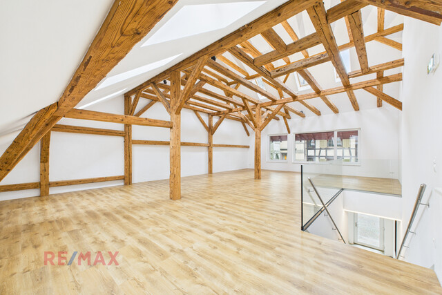 Ein Schatz mitten in der Stadt – Geschäftsfläche mit verstecktem Gewölbekeller