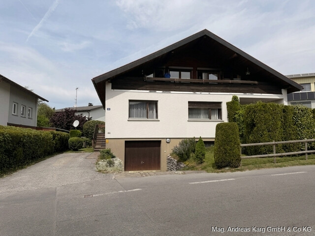 Großzügiges Wohnhaus mit Entwicklungspotenzial auf sonnigem Grundstück in Hörbranz