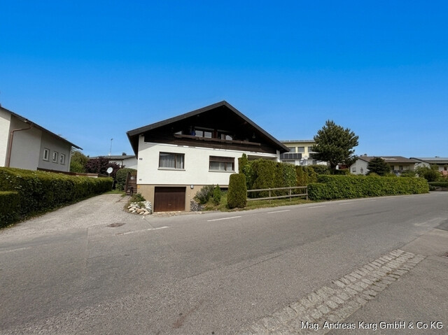 Großzügiges Wohnhaus mit Entwicklungspotenzial auf sonnigem Grundstück in Hörbranz