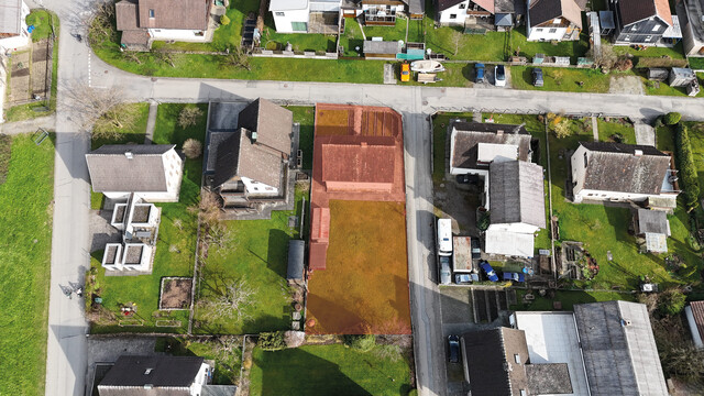 Sonniges Baugrundstück mit Altbestand in ruhiger Lage von Schwarzach