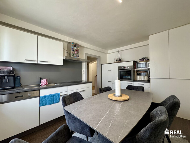 Helle 4-Zimmerwohnung mit Balkon in super Lage