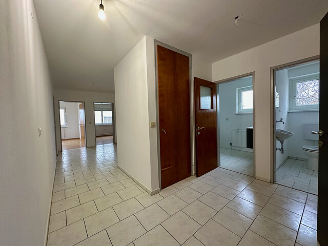 "ohne Provision" geräumige, helle 3,5 Zimmer Wohnung mit Balkon