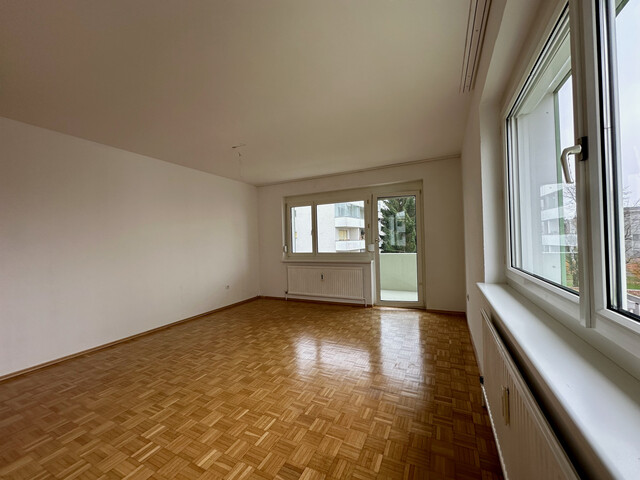 "ohne Provision" geräumige, helle 3,5 Zimmer Wohnung mit Balkon