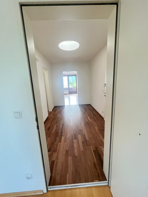 56m2, 2-Zimmer-Wohlfühlwohnung, provisionsfrei, renoviert für Single oder Paar, Balkonblick zur Karrenseilbahn...