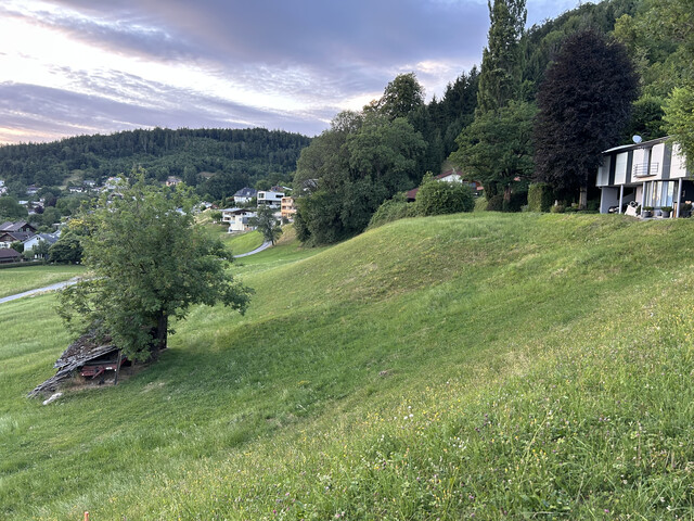Exklusives Baugrundstück in Hanglage