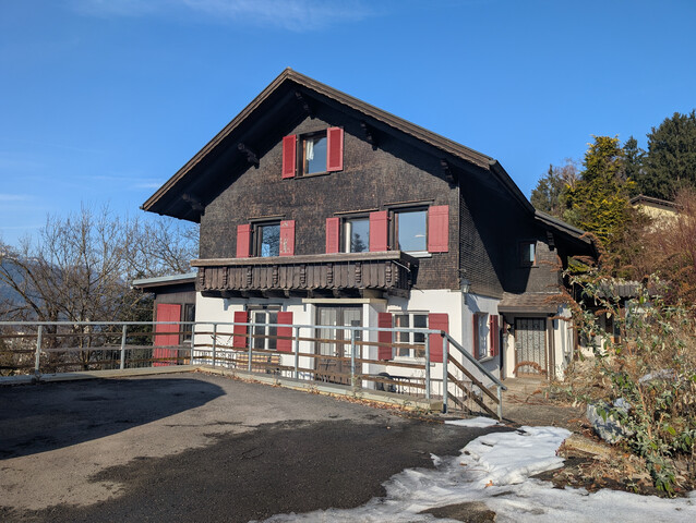 Großzügiges Grundstück mit Haus und Wald in Feldkirch-Tisis