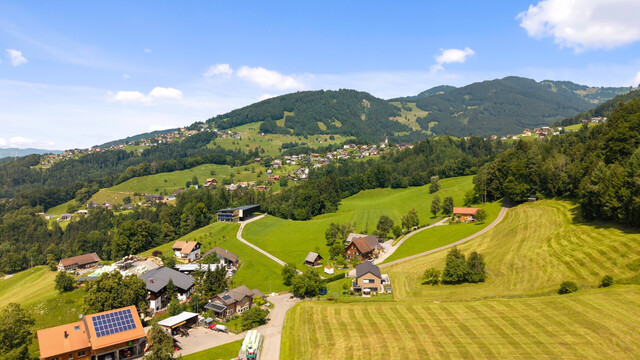 Idyllisches Baugrundstück in Zwischenwasser mit atemberaubendem Bergblick!