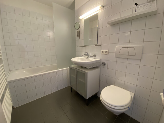 "ohne Provision" helle 3 Zimmer Terrassenwohnung mit Gartenmitbenützung