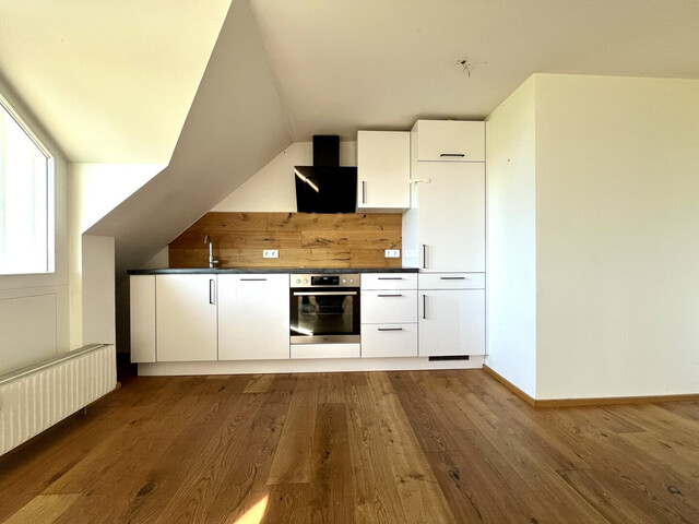 4-Zimmer-Dachgeschosswohnung mit Balkon in Hard