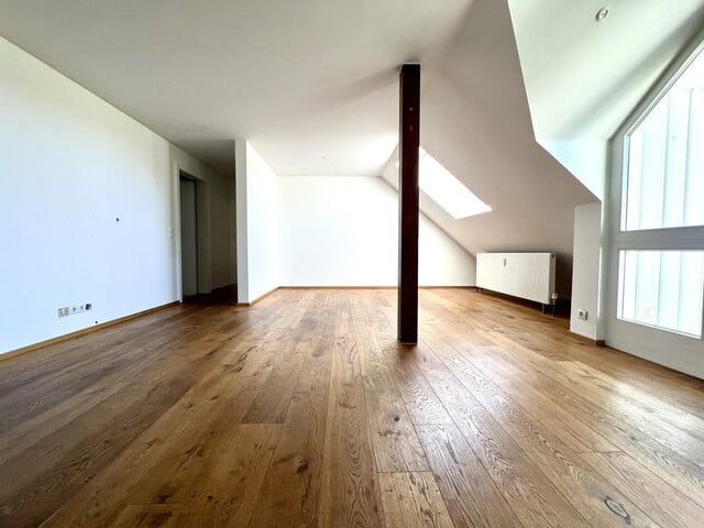 4-Zimmer-Dachgeschosswohnung mit Balkon in Hard