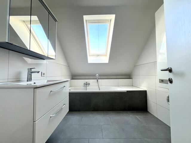 4-Zimmer-Dachgeschosswohnung mit Balkon in Hard