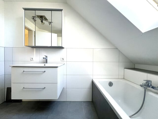 4-Zimmer-Dachgeschosswohnung mit Balkon in Hard