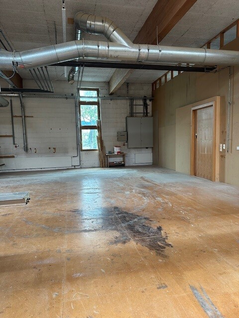 Werkstatt-, und Lagerflächen mit guter Verkehrsanbindung!