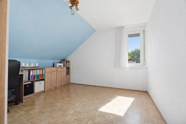 Ruhe. Licht. Lebensqualität. Wohnen mit Balkon & Carport