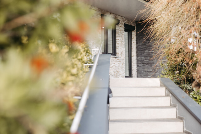 Bungalow mit Garagengebäude 