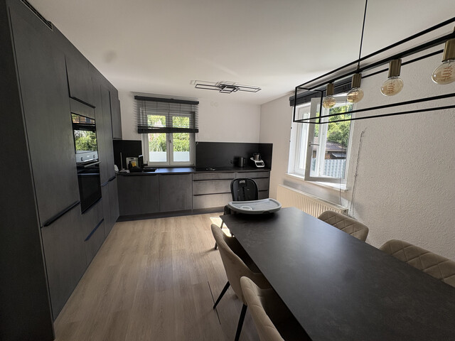 Gepflegte Doppelhaushälfte mit großem Garten in ruhiger Lage