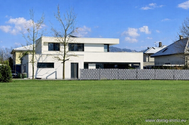 Hochwertiges Einfamilienhaus mit Wellnesskomfort und weitläufigem Grundstück