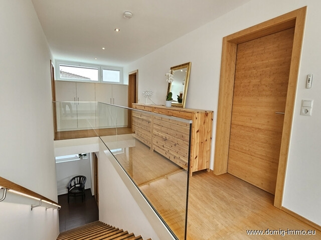 Hochwertiges Einfamilienhaus mit Wellnesskomfort und weitläufigem Grundstück