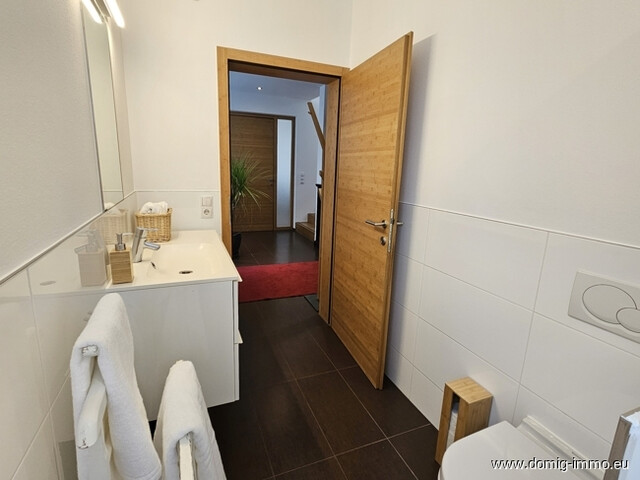 Hochwertiges Einfamilienhaus mit Wellnesskomfort und weitläufigem Grundstück