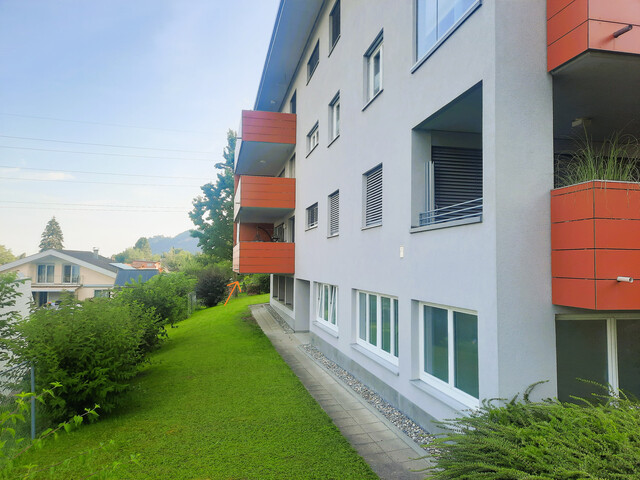 Helle 2-Zimmer-Wohnung im EG mit großem Balkon und Kellerabteil in Top Lage!