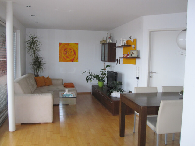 Helle 2-Zimmer-Wohnung im EG mit großem Balkon und Kellerabteil in Top Lage!