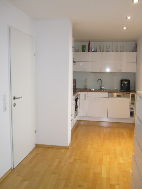 Helle 2-Zimmer-Wohnung im EG mit großem Balkon und Kellerabteil in Top Lage!