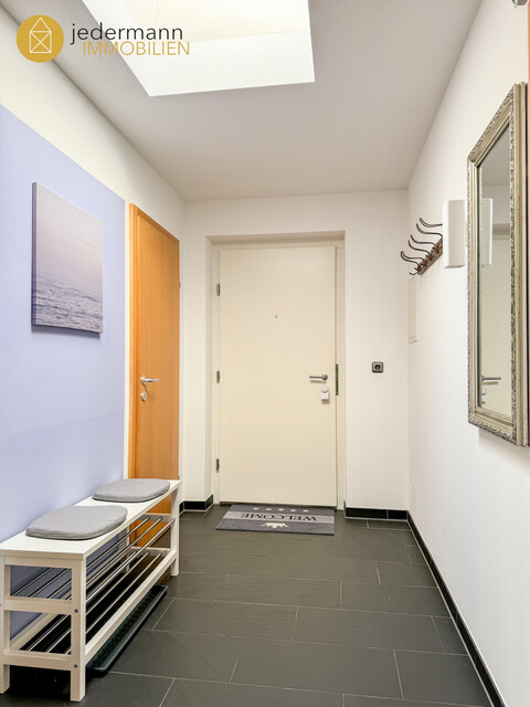 RÖTHIS: Stilvolle, sehr geräumige 3-Zimmer-Wohnung mit TG-Platz!